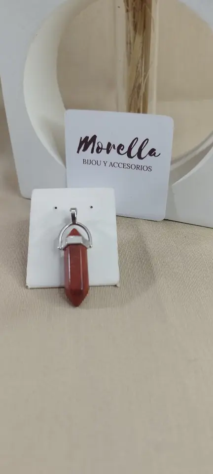 Dije en jaspe rojo