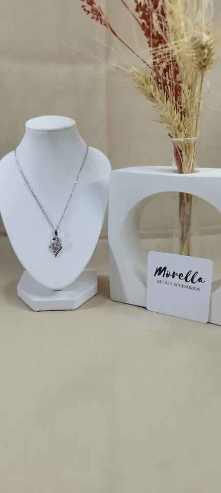 Cadena con dije punto de luz