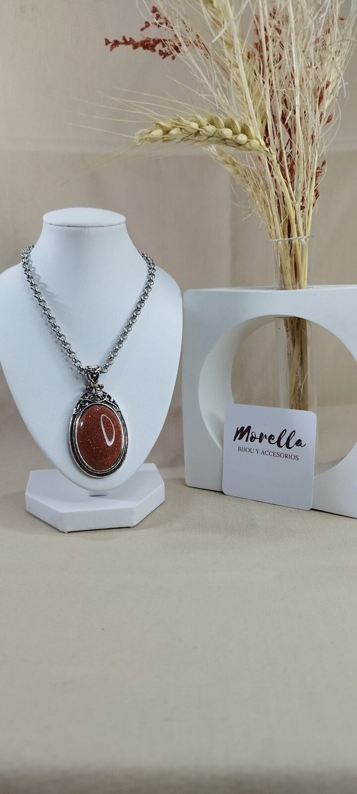 Cadena  con dije en piedra del sol
