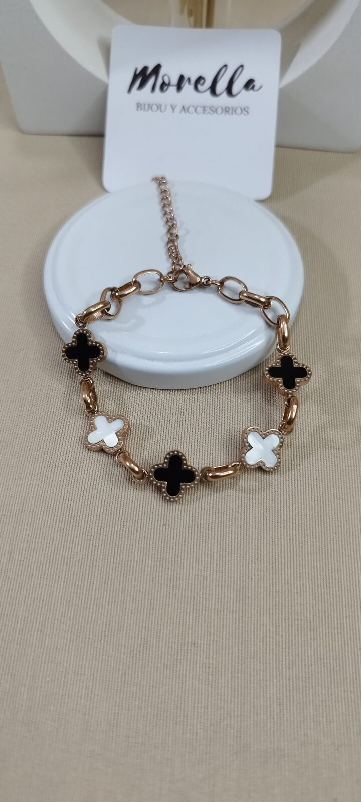 Pulsera trébol  blanco /negro (acero rosado)