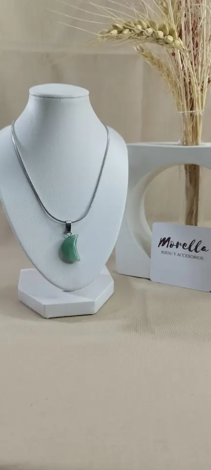 Cadena y dije luna en cuarzo verde