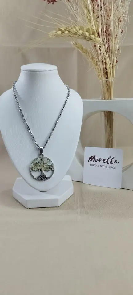 Cadena con dije en piedra de la luna
