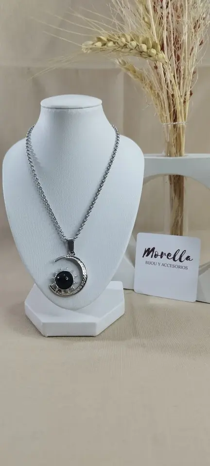 Cadena con dije de obsidiana negra