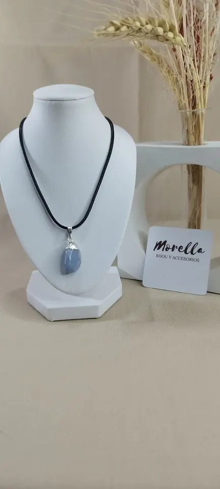 Cordón con dije cuarzo azul