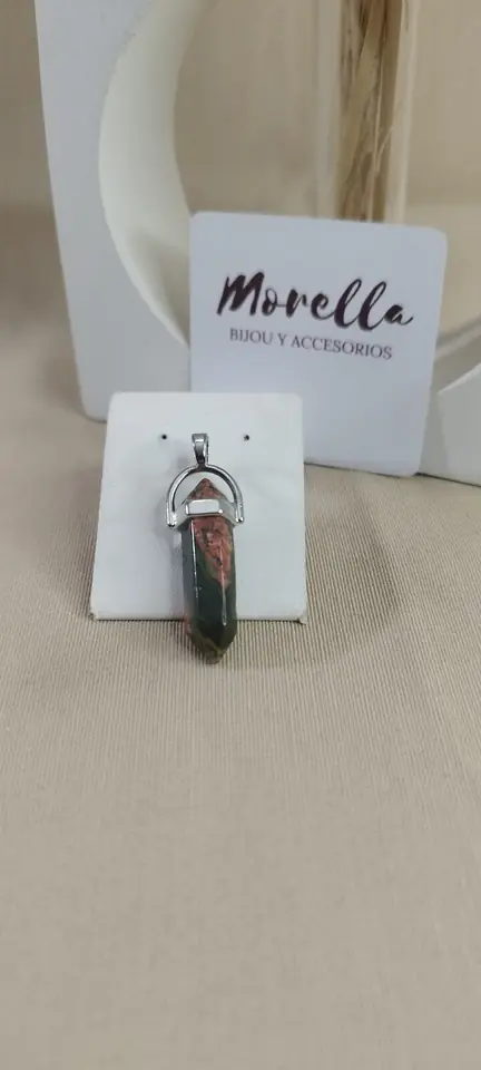 Dije en obsidiana caoba