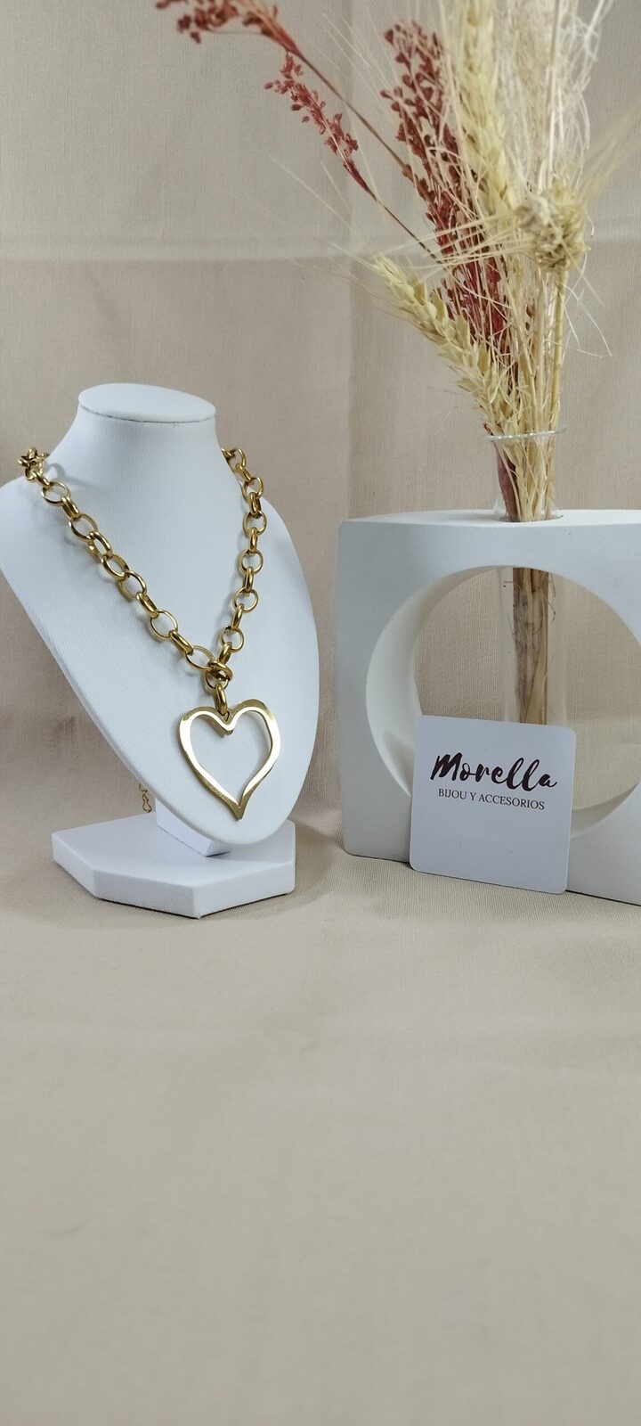 Cadena con dije corazón dorado