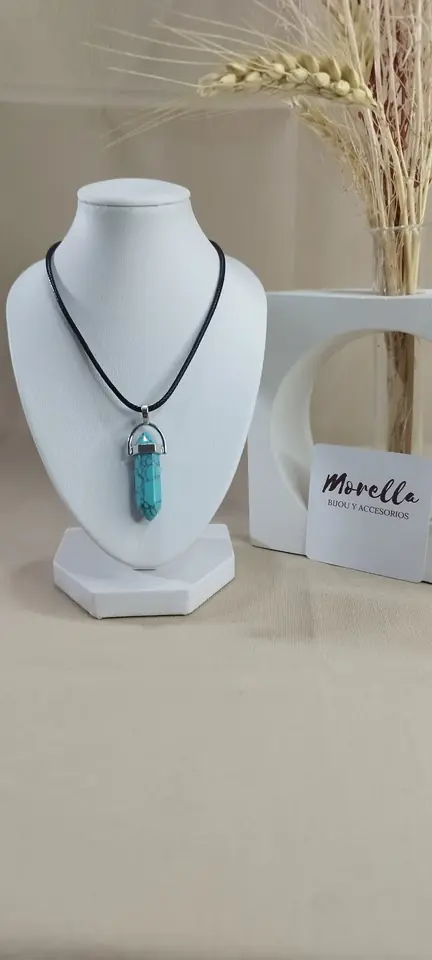Cordón con dije turquesa