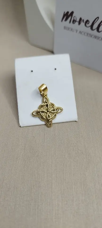 Dije nudo de bruja celta (dorado chico)