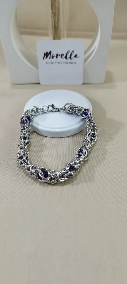 Pulsera gruesa con piedras azules