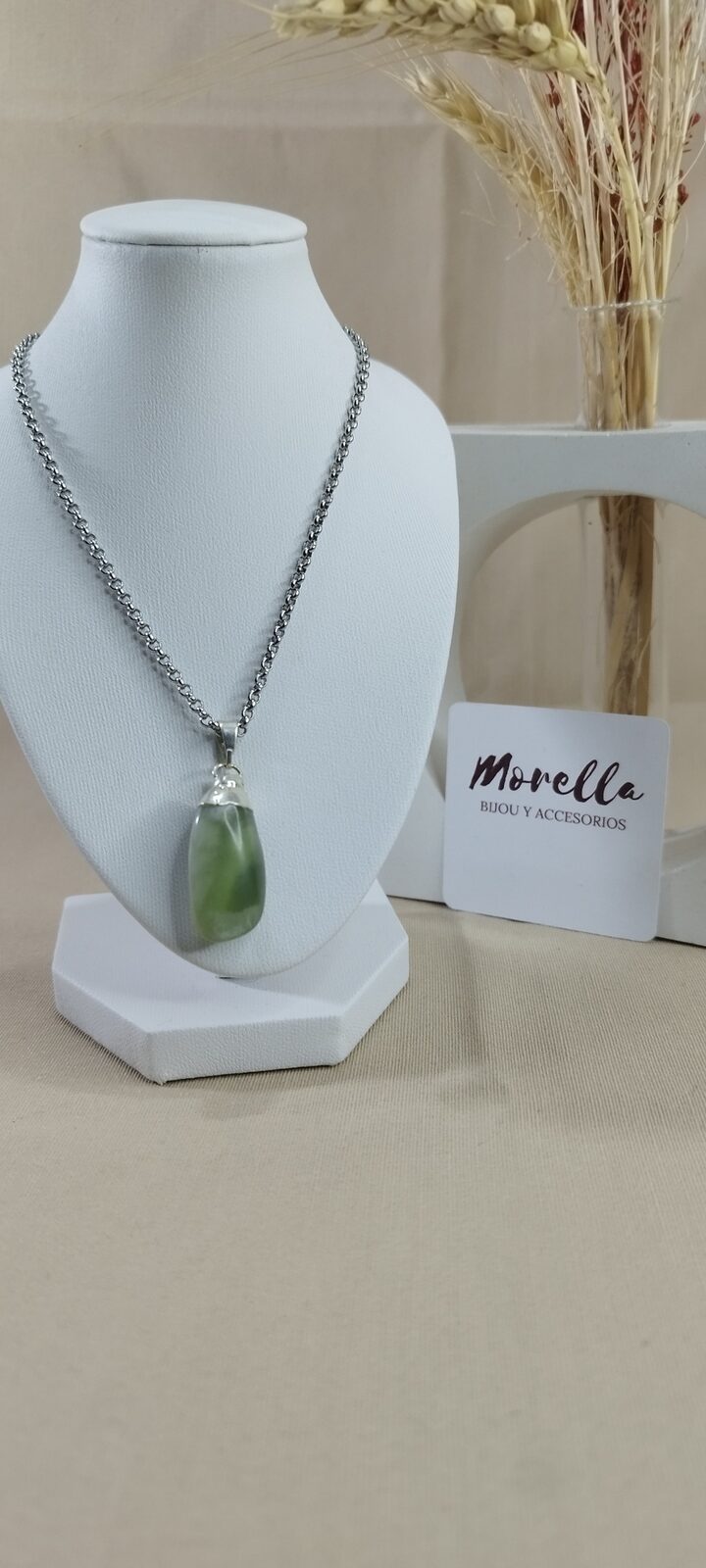 Cadena con dije jade verde