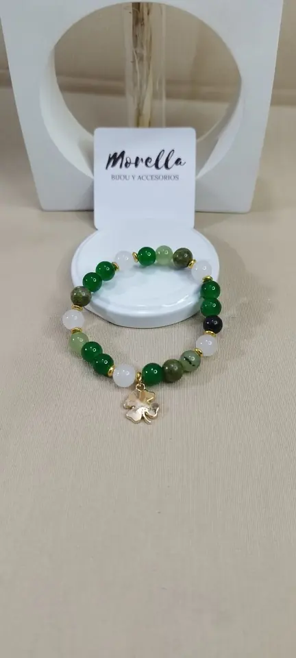 Pulsera con dije trebol cuarzo verde/opalina