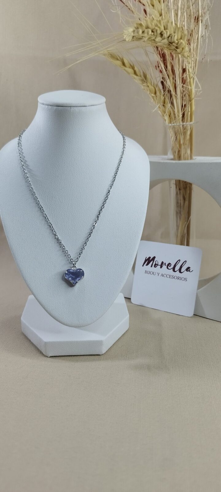 Cadena con dije corazón violeta
