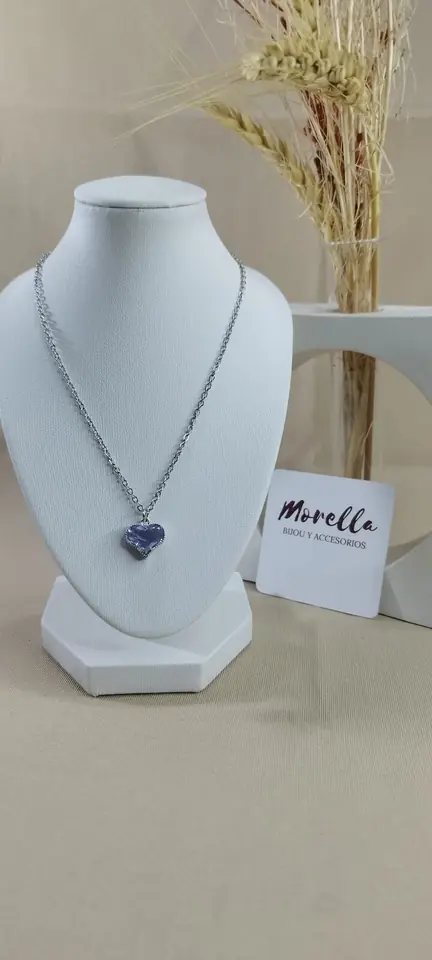 Cadena con dije corazón violeta