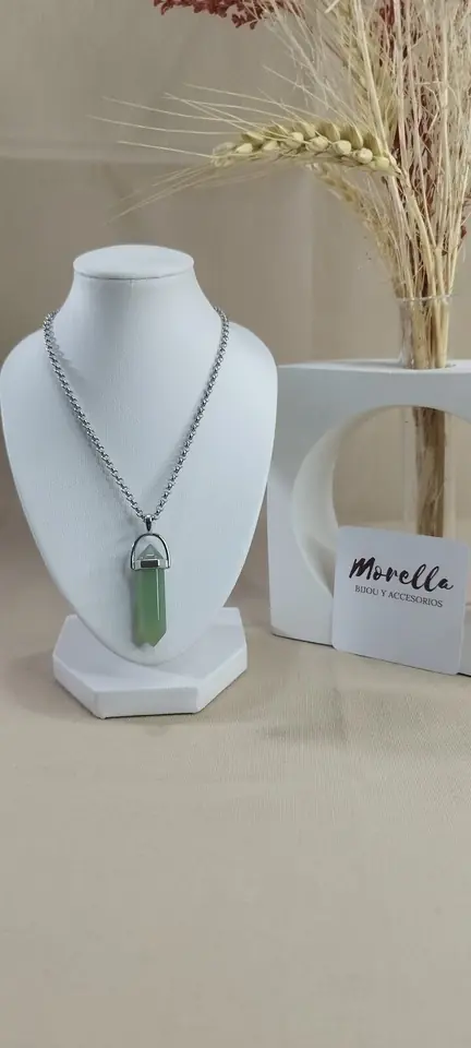 Cadena con dije en cuarzo verde