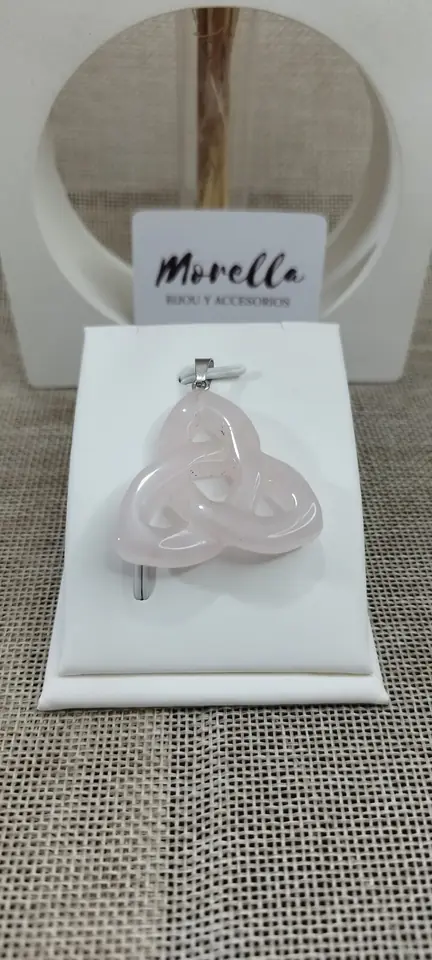 Dije nudo de bruja en piedra cuarzo rosa