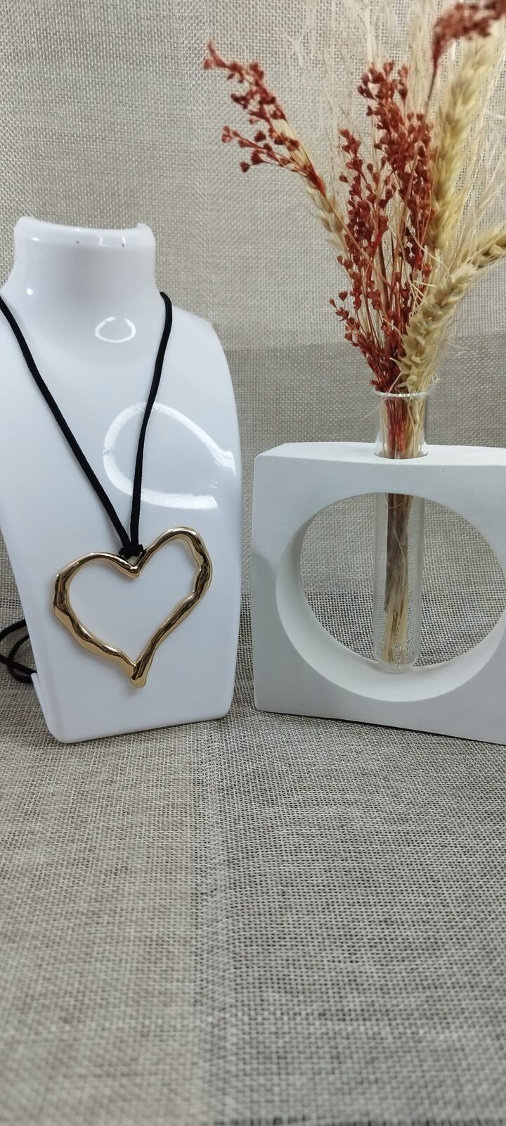 Choker corazón dorado