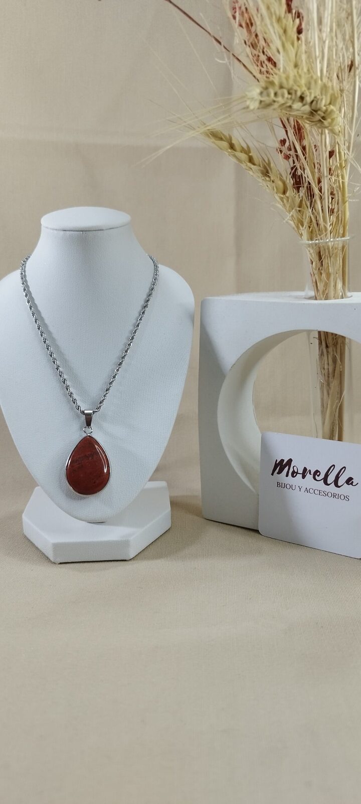 Cadena con dije jaspe rojo