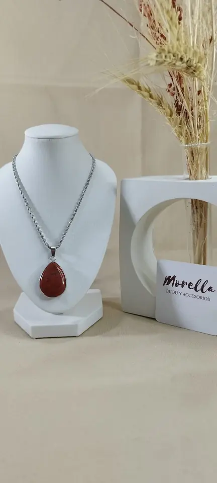Cadena con dije jaspe rojo