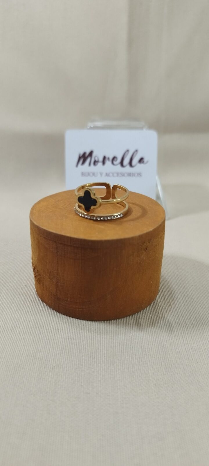 Anillo trebol negro
