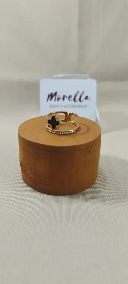 Anillo trebol negro