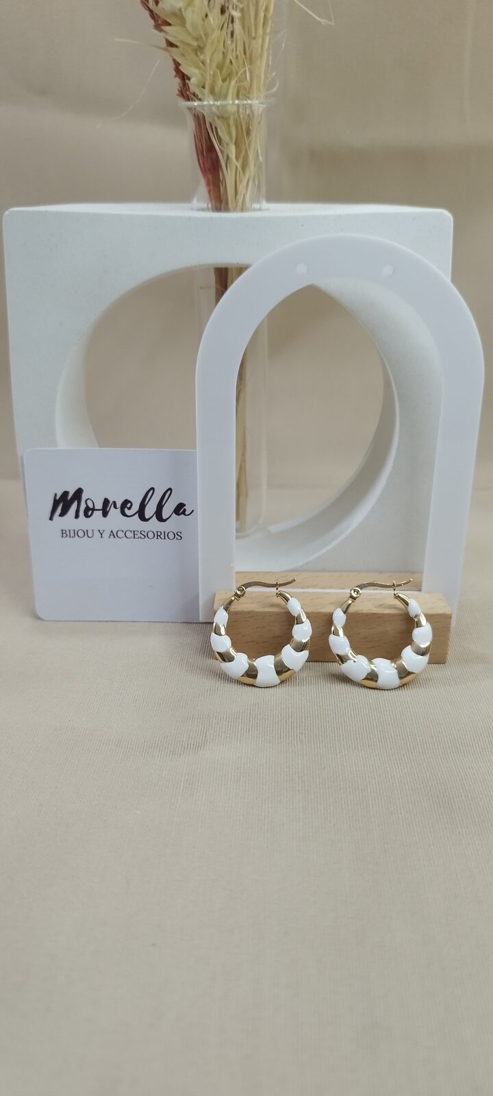 Aros medianos en dorado con blanco