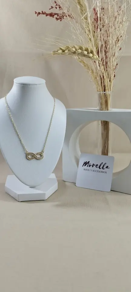 Cadena con dije infinito