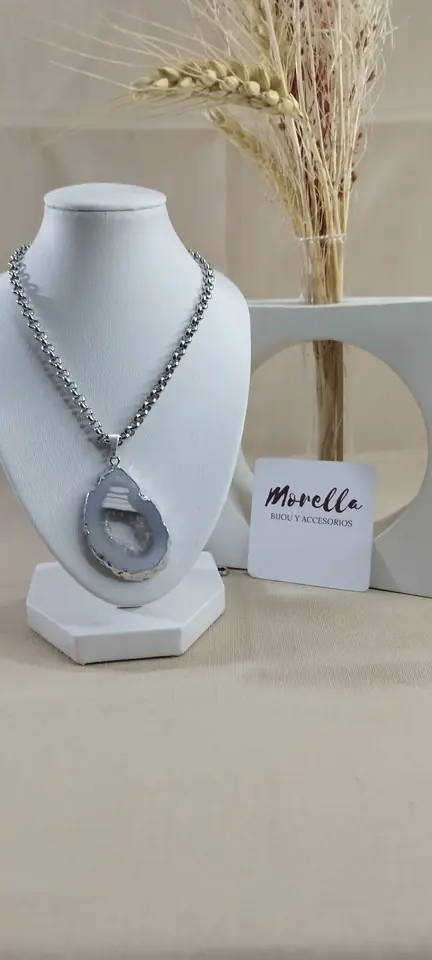 Cadena con dije de ágata negra