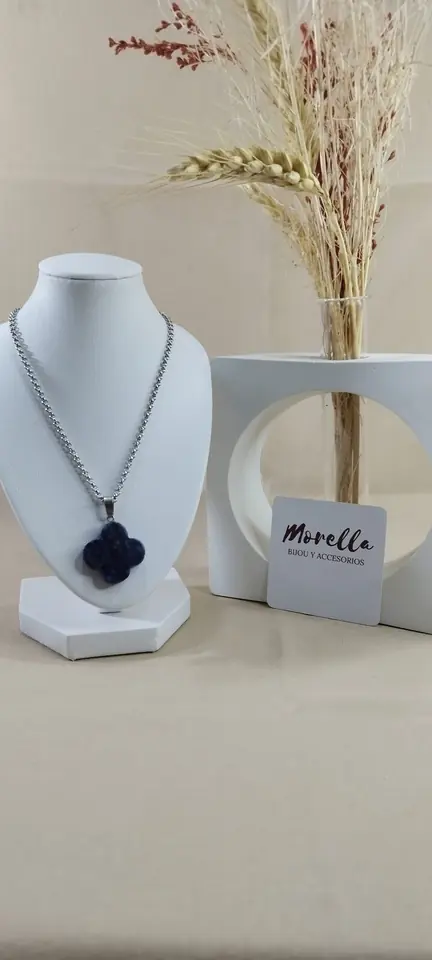 Cadena con dije de lapislázuli