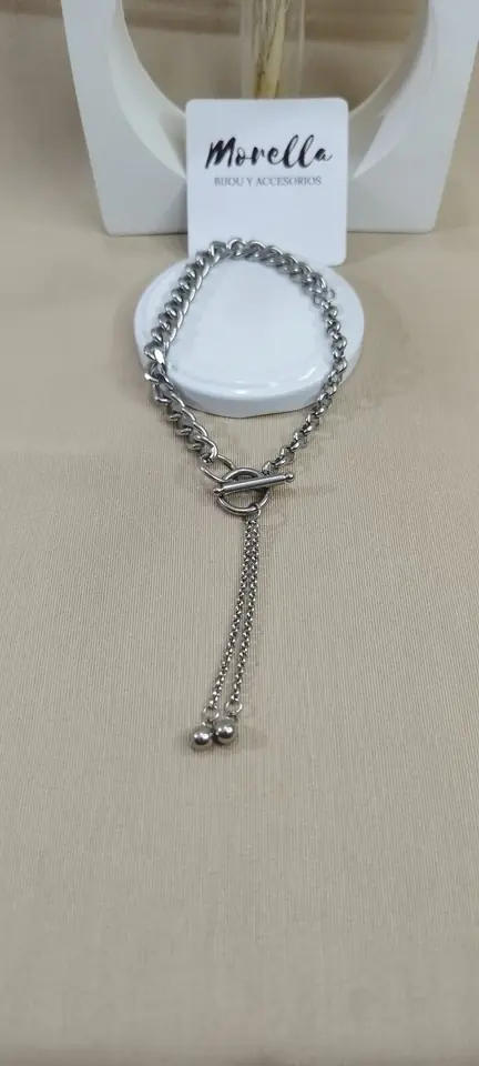 Pulsera con dije largo