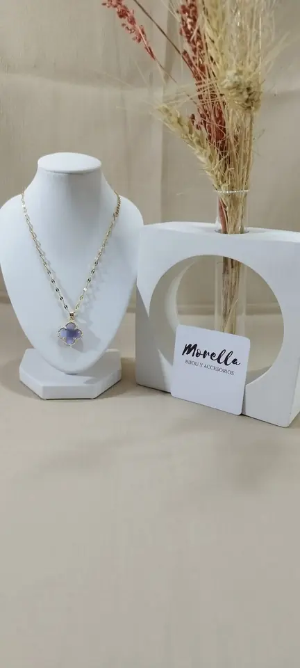 Cadena con dije trebol violeta