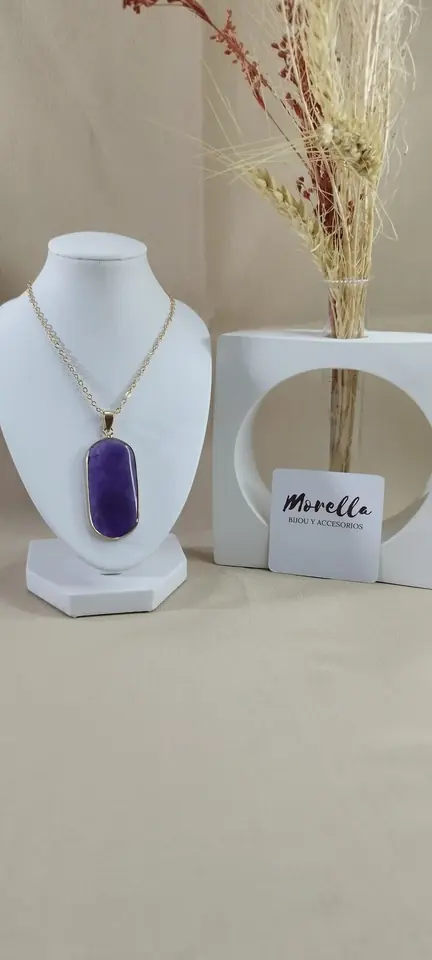 Cadena con dije amatista