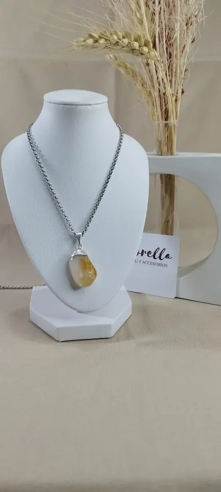 Cadena con dije citrino