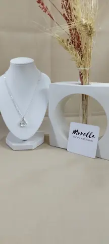 Cadena con dije punto de luz gota