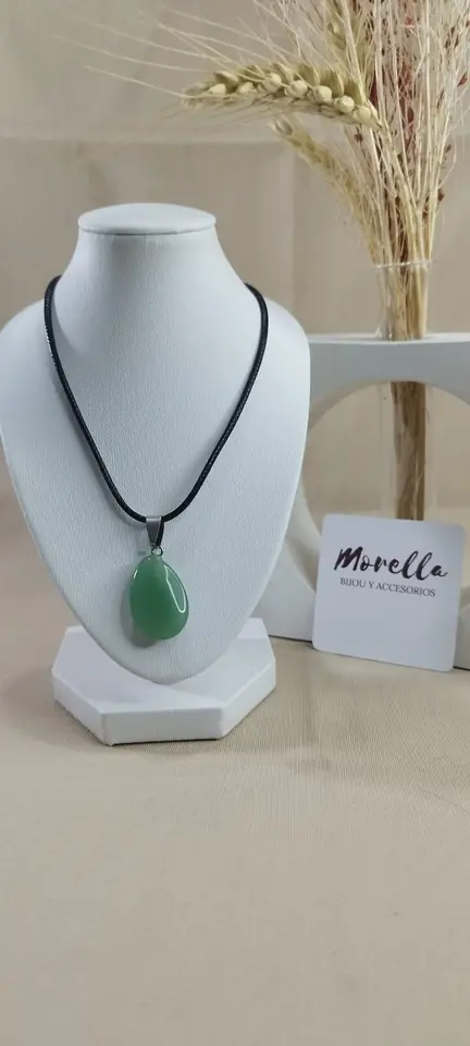 Cordón con dije cuarzo verde