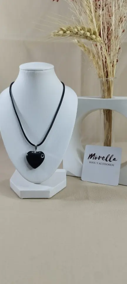 Cordón con dije en obsidiana negra