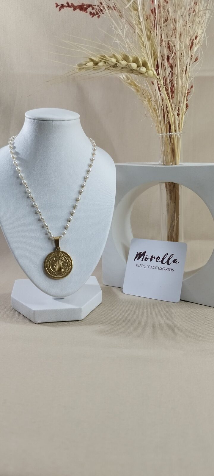 Cadena con dije San Benito