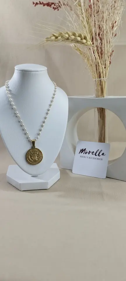 Cadena con dije San Benito