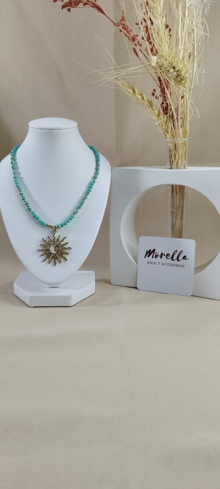 Collar con dije sol y luna