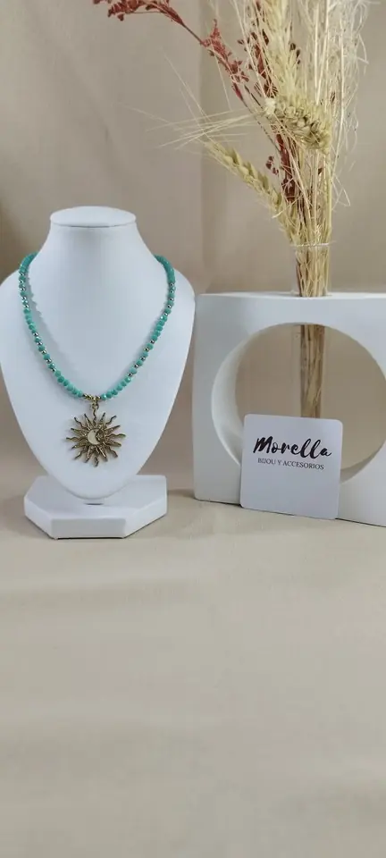 Collar con dije sol y luna