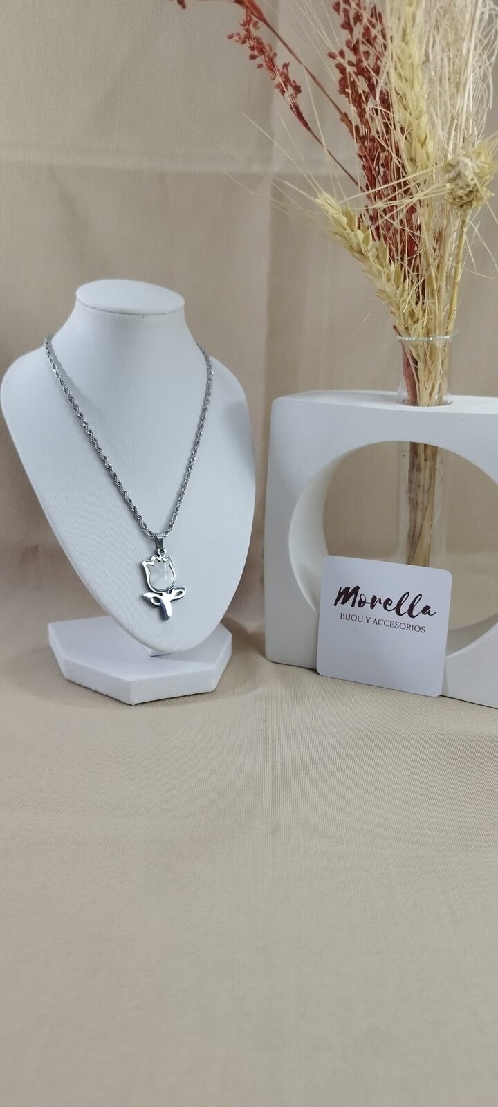Cadena con dije rosa