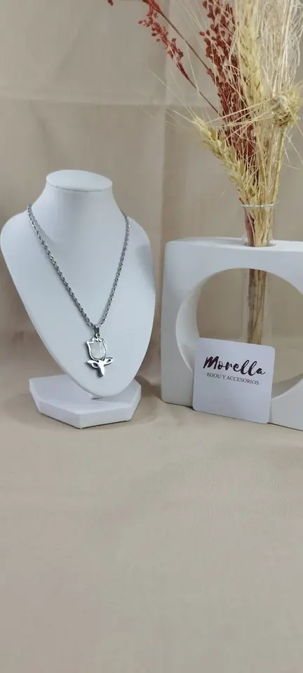 Cadena con dije rosa