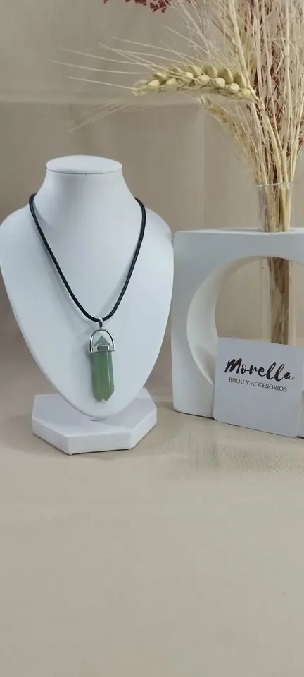 Cordón con dije cuarzo verde