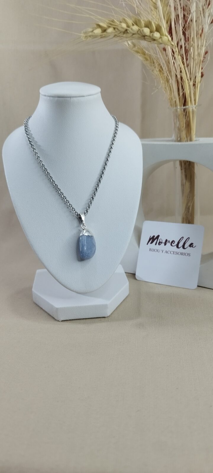 Cadena con dije de cuarzo azul