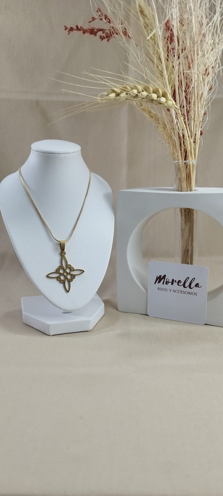Cadena con dije nudo de Bruja celta (grande) dorado