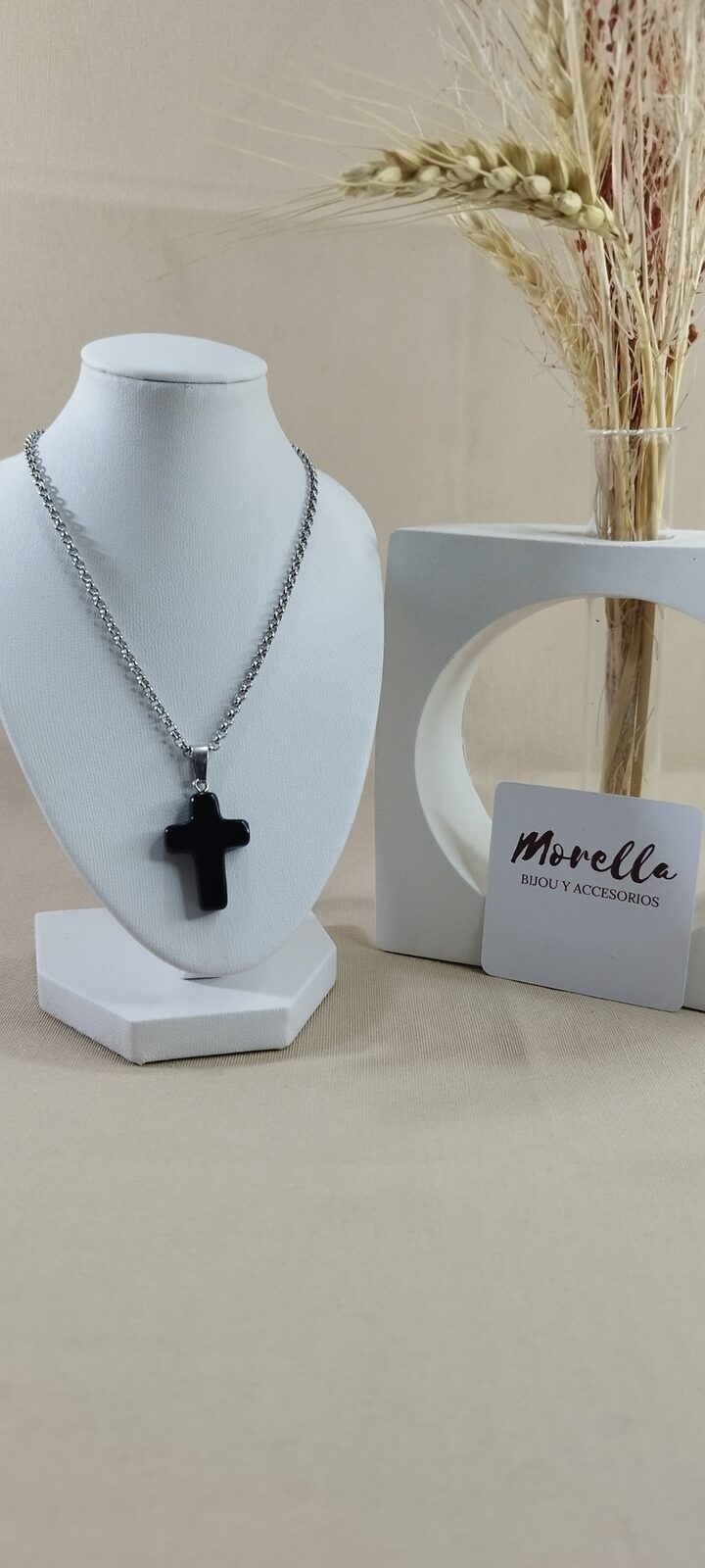 Cadena con dije de obsidiana negra