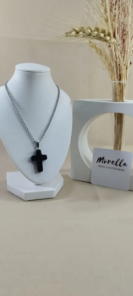 Cadena con dije de obsidiana negra