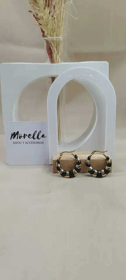 Aros medianos en dorado y negro