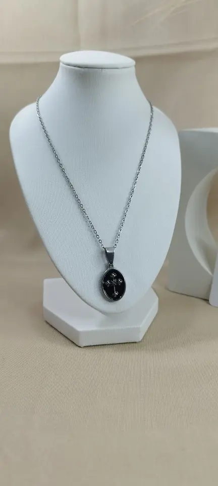 Cadena y dije cruz
