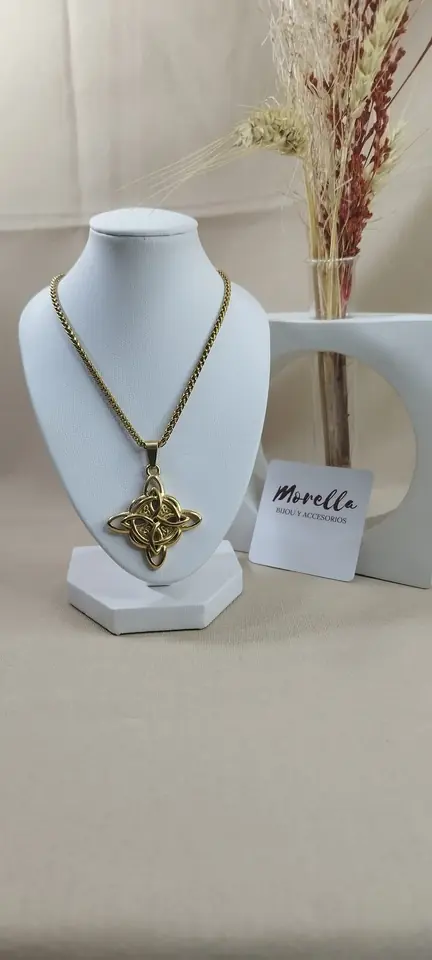 Cadena espiga fina y dije nudo de bruja