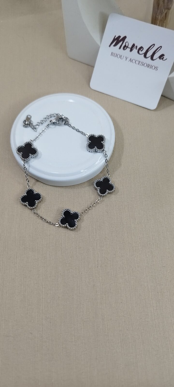 Pulsera trébol negro /plateado